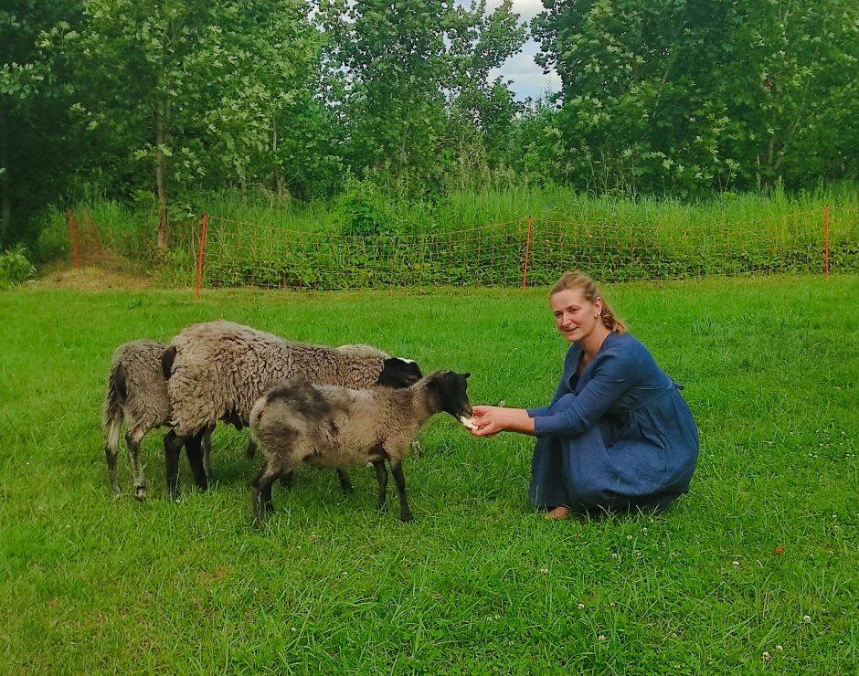 Į kaimą persikėlę kauniečiai darbų nesibaimina