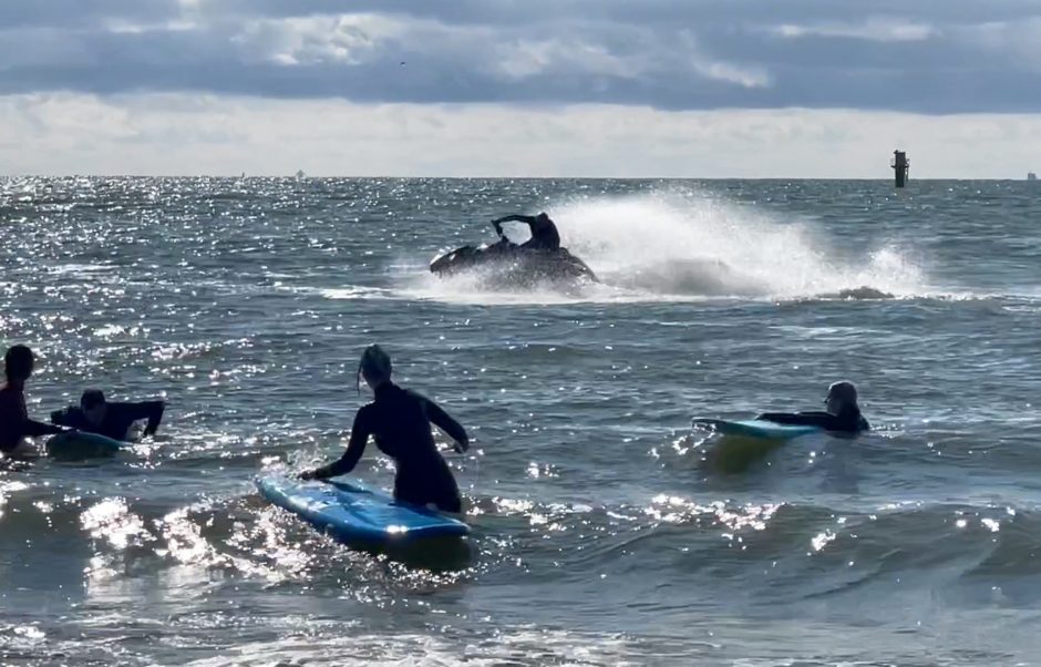 Pavojingi viražai bangose atėmė žadą: vandens motociklininkas turės aiškintis policijai