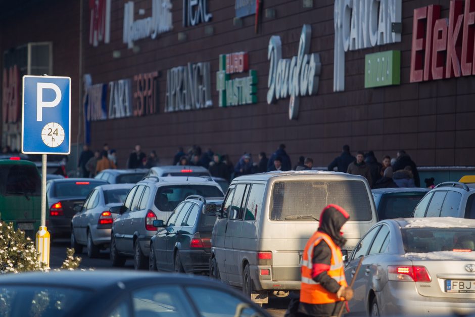 Prieššventinės kelionės: važiuoja dovanų, o parveža nuostolių