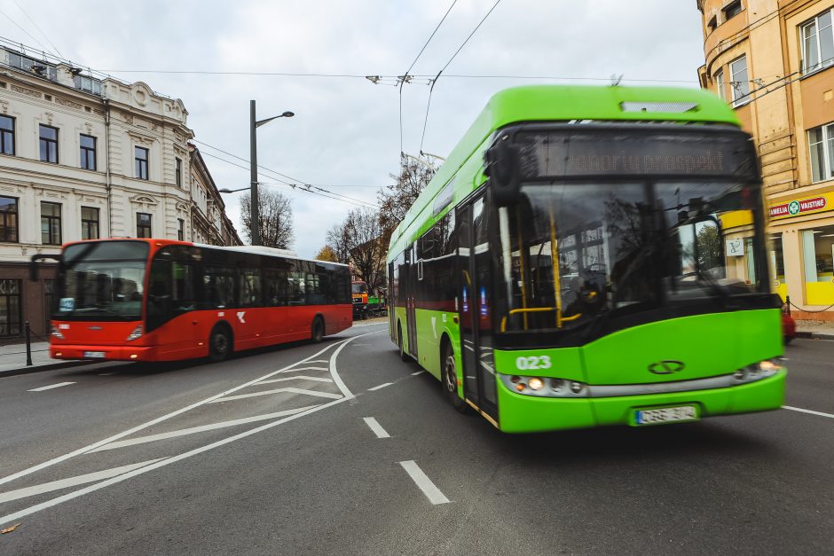 Pervežimai 2023-iaisiais: daugiau keleivių ir krovinių