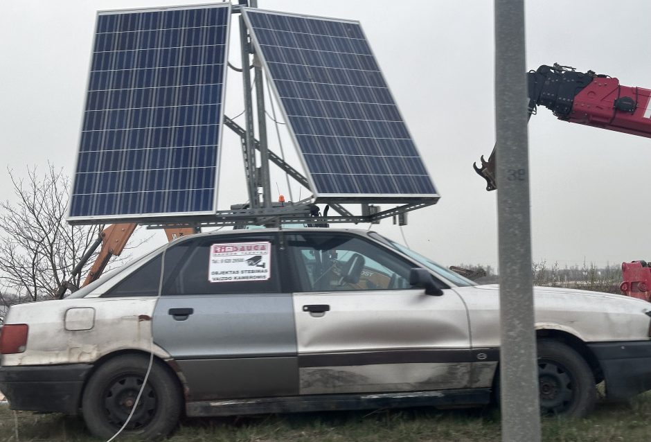 Statybvietes saugo seni automobiliai