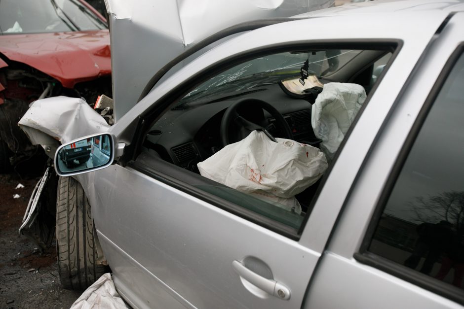 Perspėja automobilių pirkėjus: saugokitės pardavėjų gudrybių