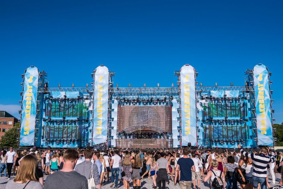 Festivalis „Summerburst“ stulbins žvaigždžių sąrašu ir grandiozine scena 