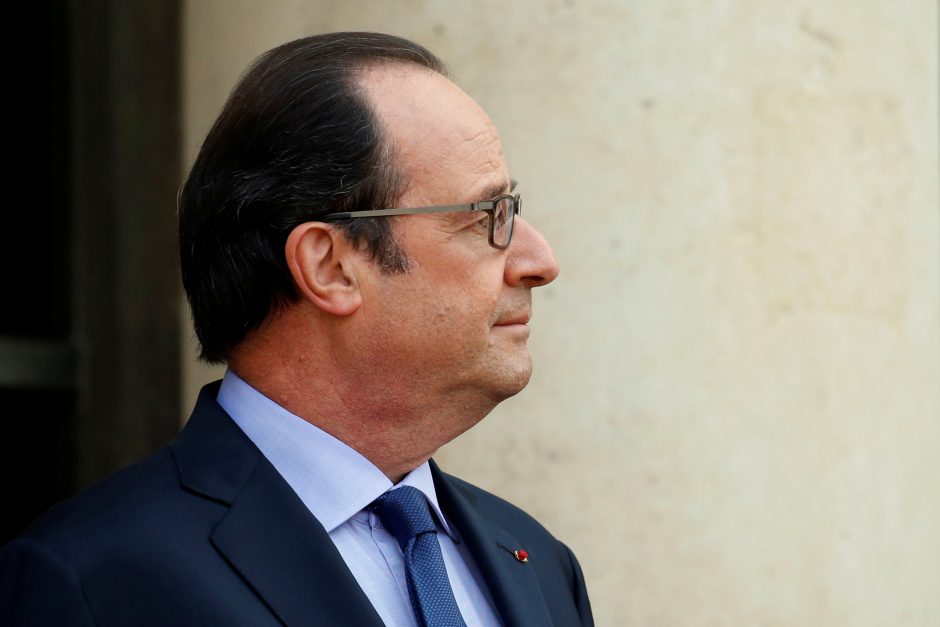 F. Hollande'o kirpėjo alga – 10 000 eurų per mėnesį