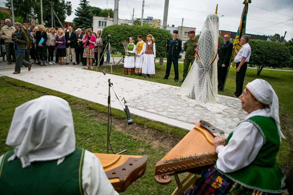 Kaune atidengtas paminklas aklųjų globėjui P. Dauniui