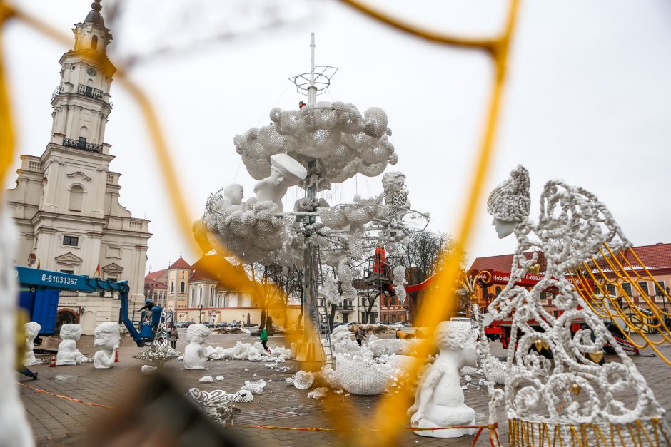 Iš gražiausios Lietuvos eglės liko tik gražus prisiminimas