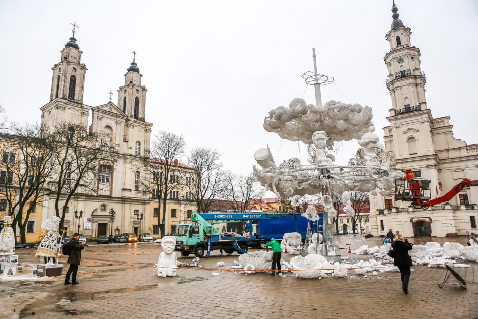 Iš gražiausios Lietuvos eglės liko tik gražus prisiminimas