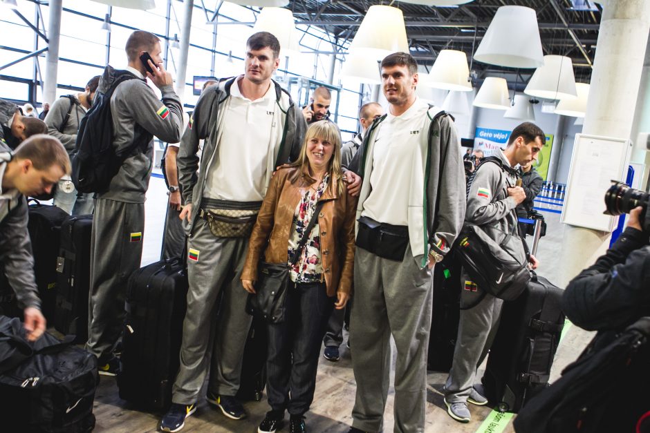 Akibrokštas: Lietuvos vyrų krepšinio rinktinė dėl sugedusio lėktuvo į Europos čempionatą neišskrido 