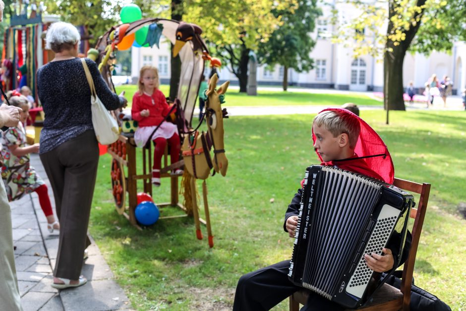 Kauno lėlių teatro prieigos virto Pasakų šalimi