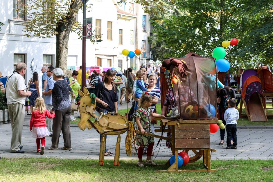 Kauno lėlių teatro prieigos virto Pasakų šalimi