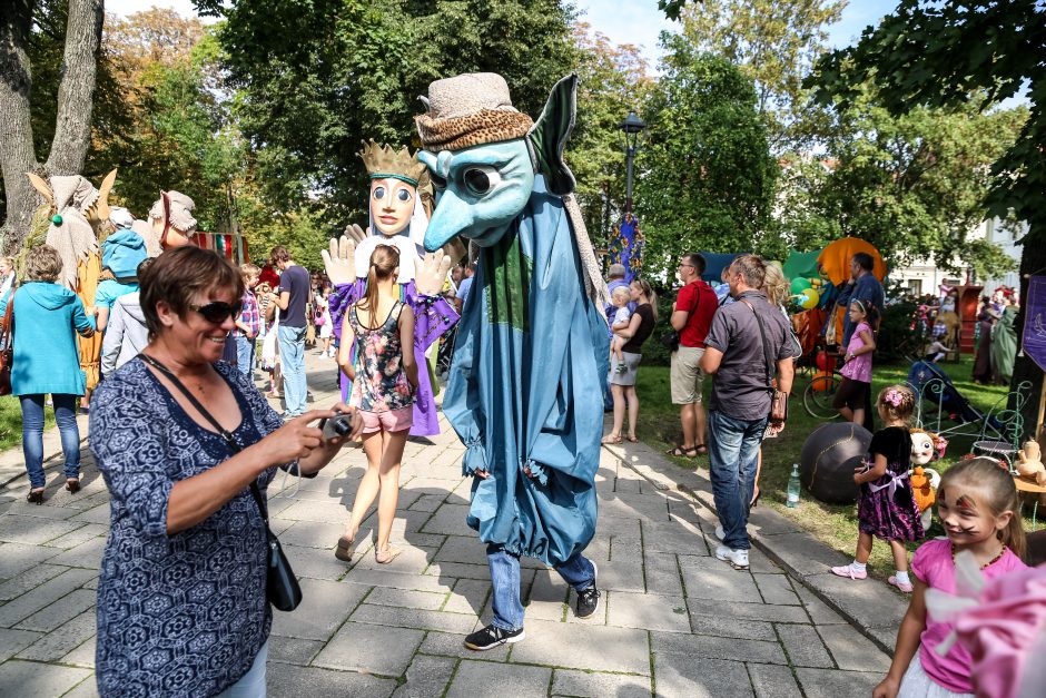 Kauno lėlių teatro prieigos virto Pasakų šalimi