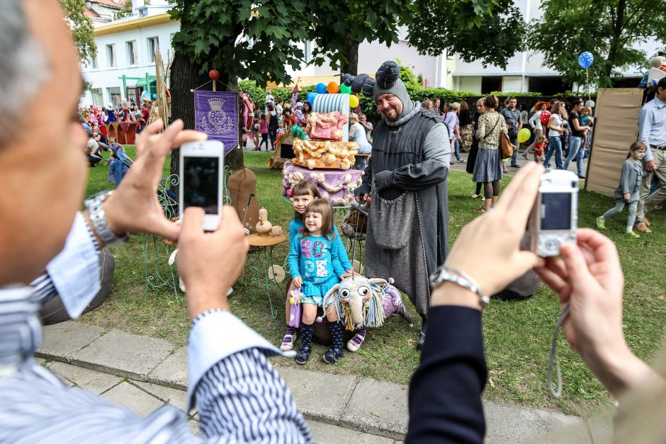 Kauno lėlių teatro prieigos virto Pasakų šalimi