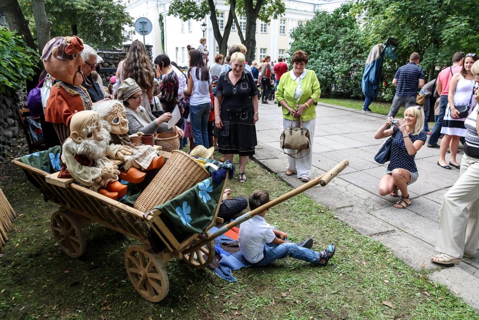 Kauno lėlių teatro prieigos virto Pasakų šalimi