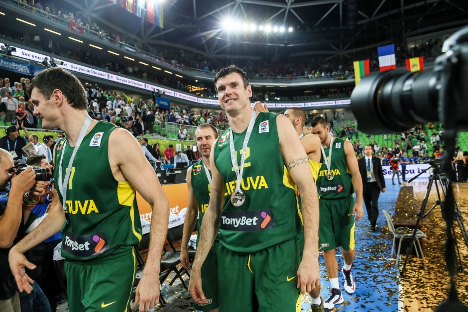 Auksinės viltys sudužo: Lietuvos krepšininkai parsiveš sidabro medalius
