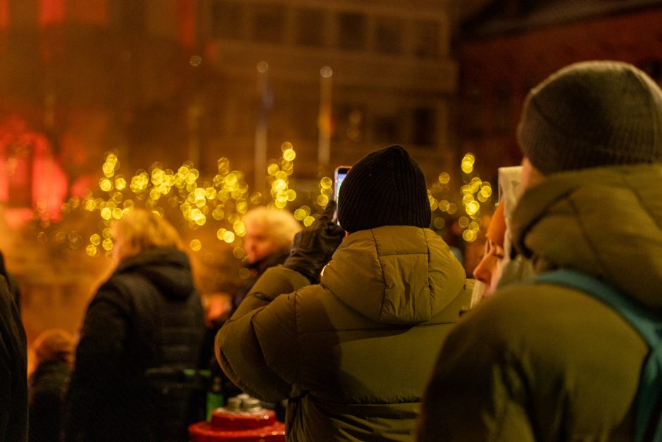 Kaune suliepsnojo Sausio 13-osios atminimo laužai