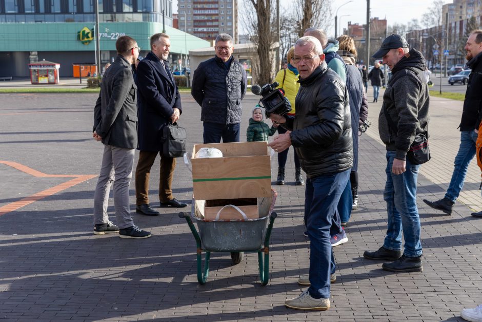 Surengė piketą prieš karjerą Pakarklės miške: beldėsi į tarybos narių sąžinę