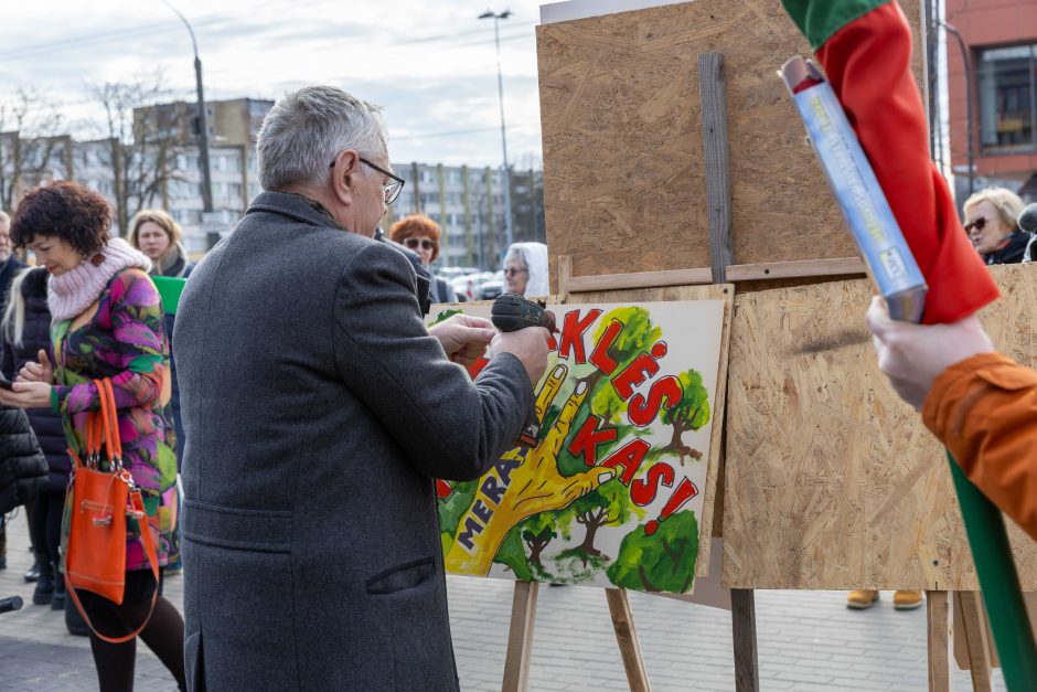 Surengė piketą prieš karjerą Pakarklės miške: beldėsi į tarybos narių sąžinę