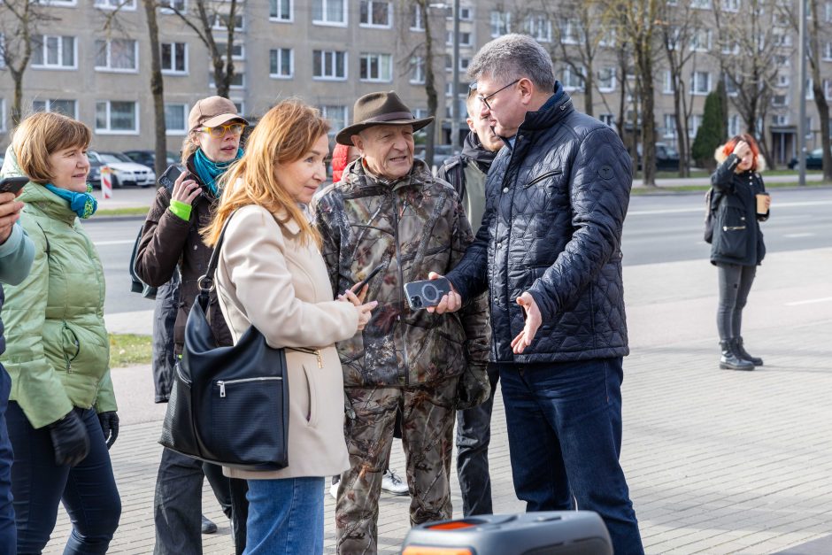 Surengė piketą prieš karjerą Pakarklės miške: beldėsi į tarybos narių sąžinę