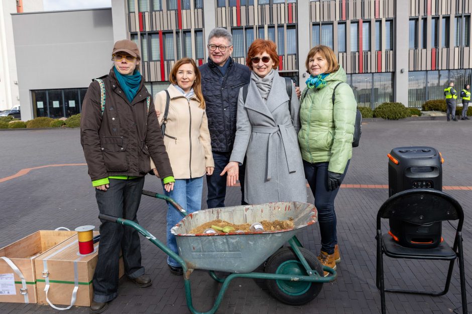 Surengė piketą prieš karjerą Pakarklės miške: beldėsi į tarybos narių sąžinę