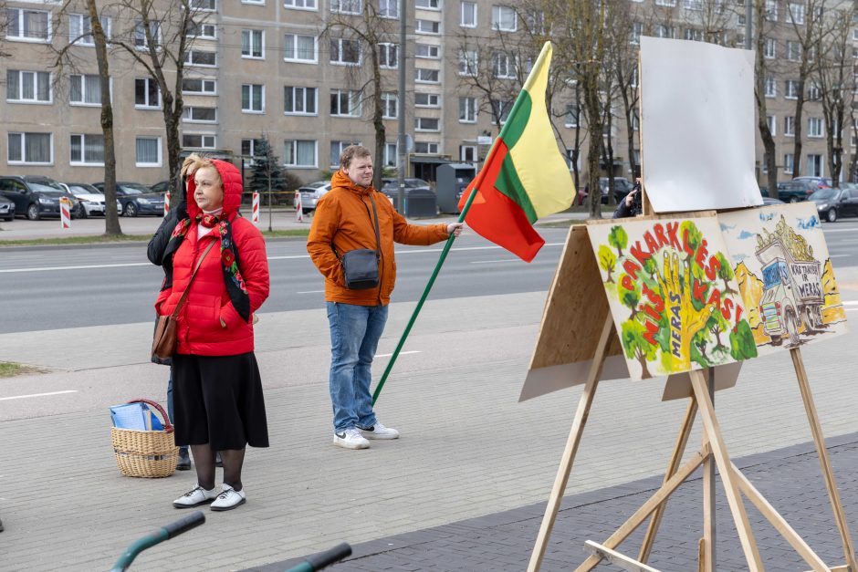 Surengė piketą prieš karjerą Pakarklės miške: beldėsi į tarybos narių sąžinę