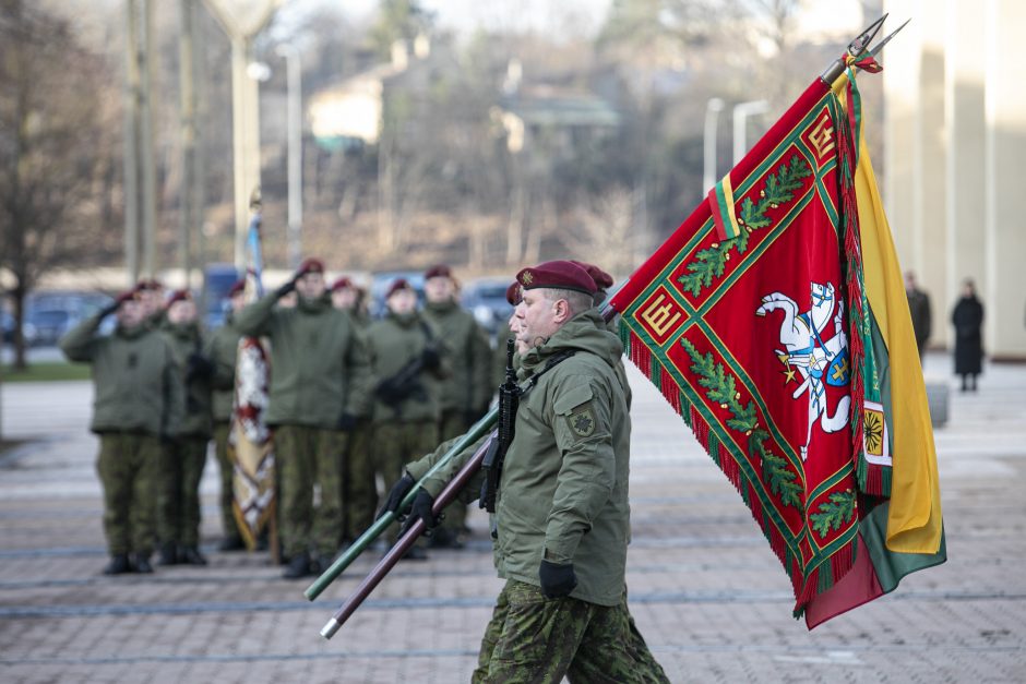 Kariuomenės dienos proga pirmąsyk suplevėsuos visų keturių pajėgų vėliavos