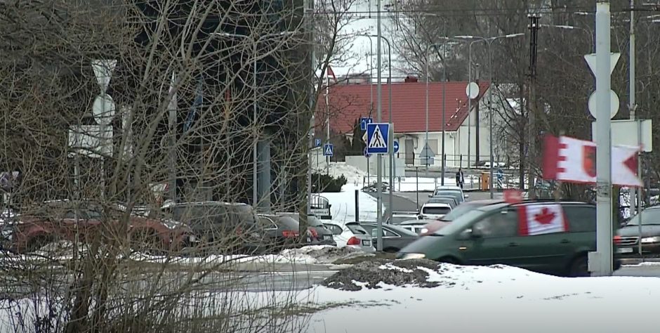 „Laisvės konvojaus“ protestas Vilniuje neišdegė: vietoj žadėtos vilkikų virtinės – keli automobiliai