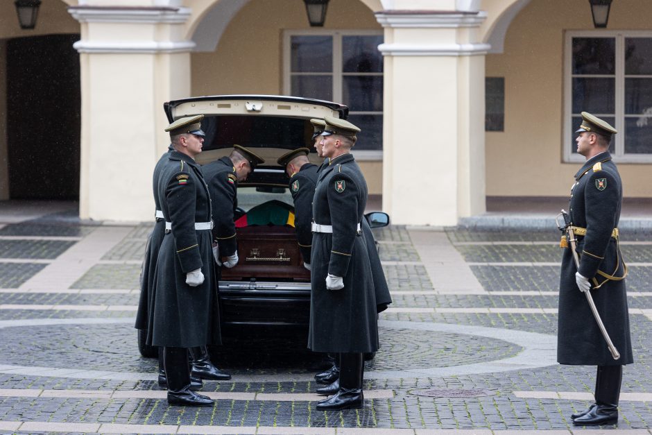 Vilniuje su partizanų vadu J. Vitkumi-Kazimieraičiu atsisveikina giminės, visuomenė