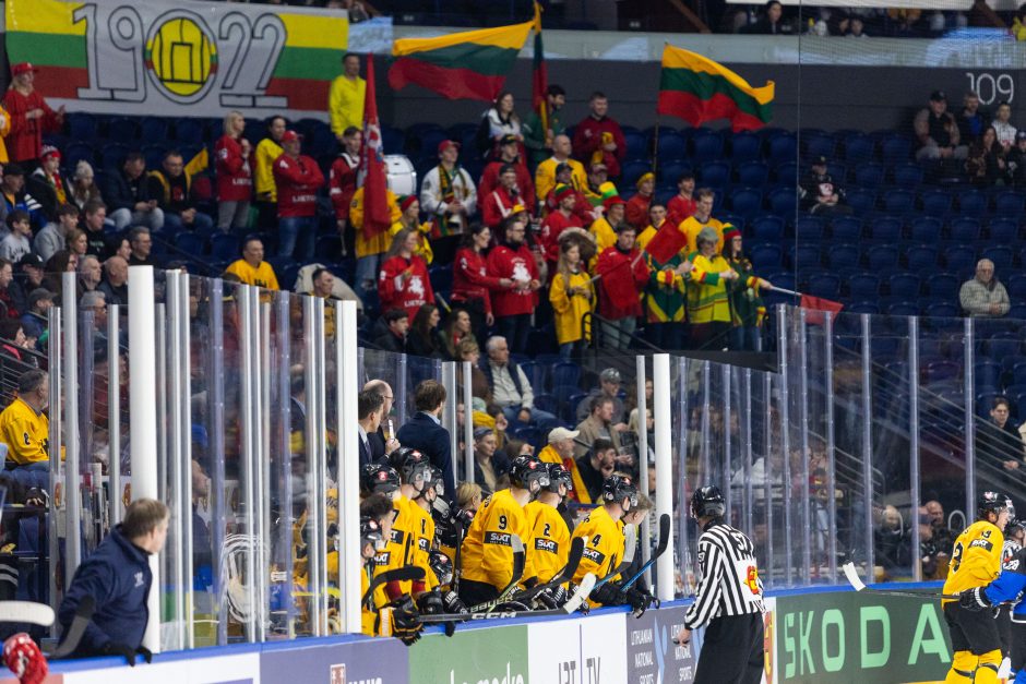 Estus nušlavę lietuviai pasaulio ledo ritulio čempionate iškovojo pergalę