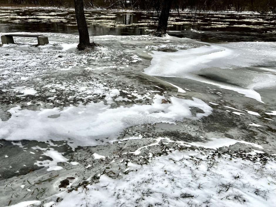 Ugniagesiai įspėja apie gresiantį pavojų: susidarė pavojingas gamtos reiškinys