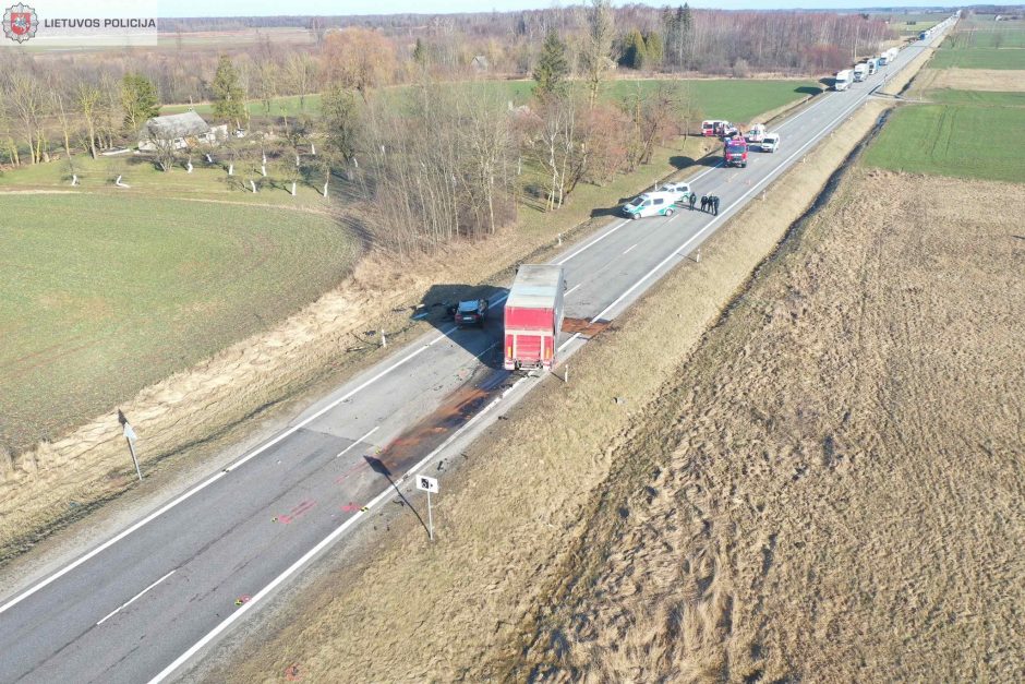 Panevėžio rajone – tragedija: susidūrus „Audi“ ir sunkvežimiui žuvo jauna moteris