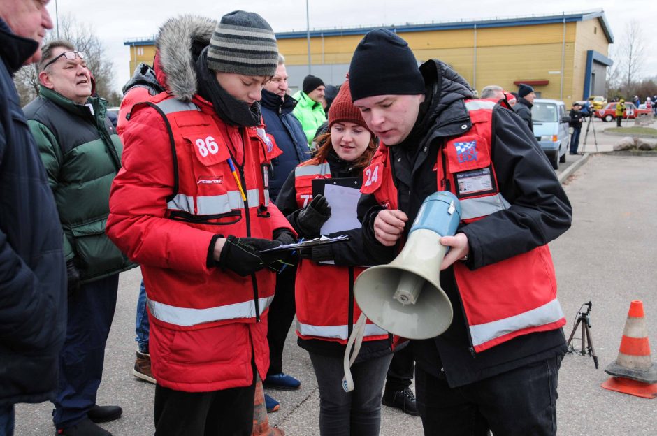 Į veteranų slalomą jau taikosi ir elektromobiliai