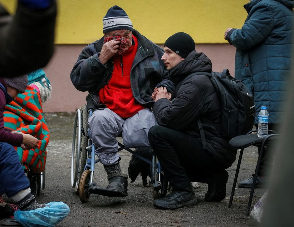 Ukrainoje bus atverti humanitariniai koridoriai iš Mariupolio ir dar šešių miestų