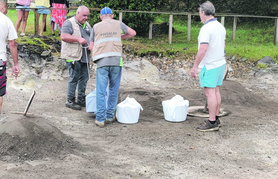 Azorai: hortenzijų grožis, kraterių ežerai ir delfinų šokiai