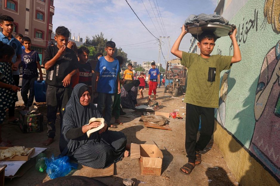 ES ragina Gazos Ruože užtikrinti humanitarinius koridorius ir pertraukas