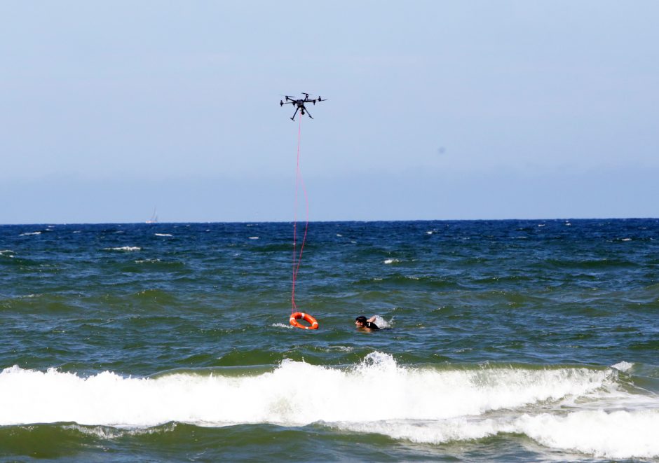 Palangoje skęstančiuosius gelbės ir dronu