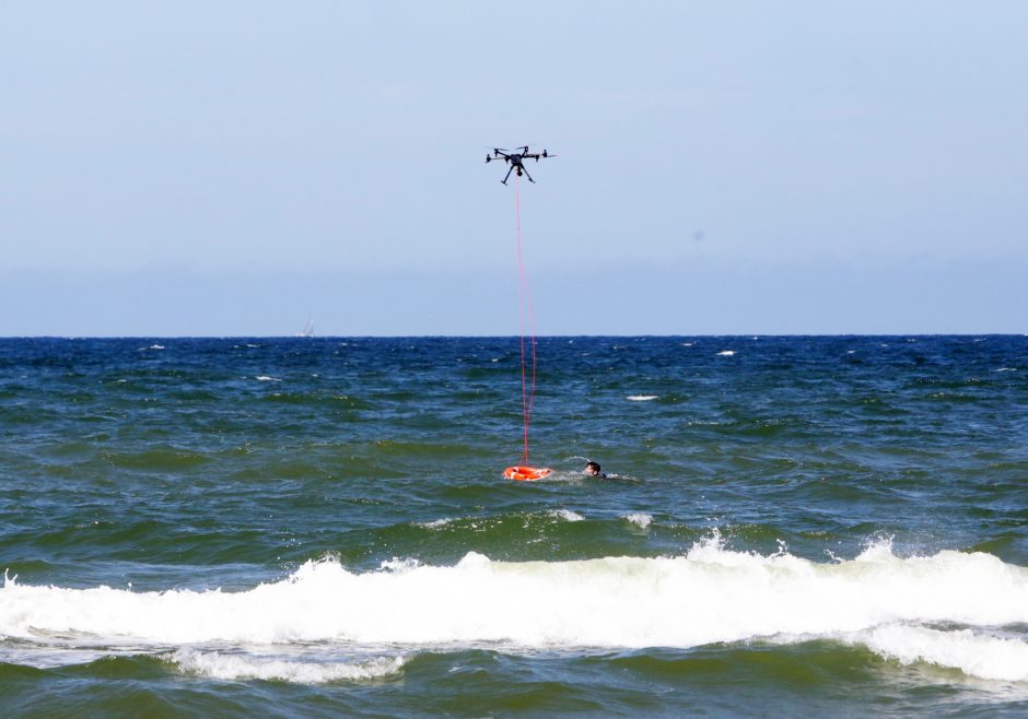 Palangoje skęstančiuosius gelbės ir dronu