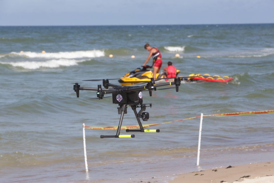 Palangoje skęstančiuosius gelbės ir dronu