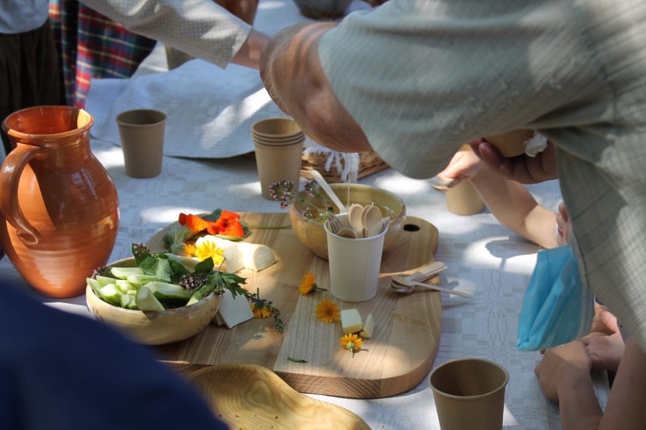 Rumšiškėse nestigo šventinės įvairovės: pasveikinę Onas, priminė ir rugiapjūtės tradicijas