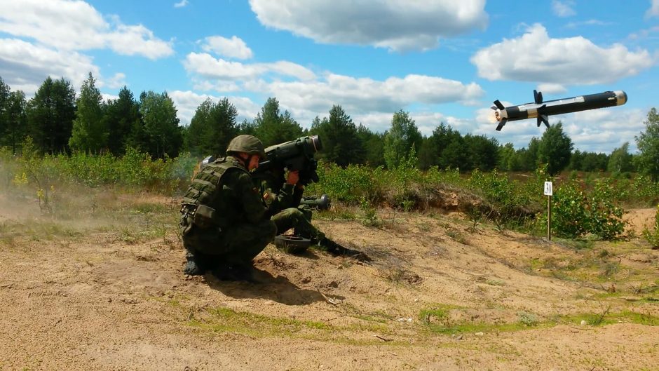 Lietuvos kariuomenės prieštankinių ginklų specialistai: karių gyvybės yra brangesnės už raketą