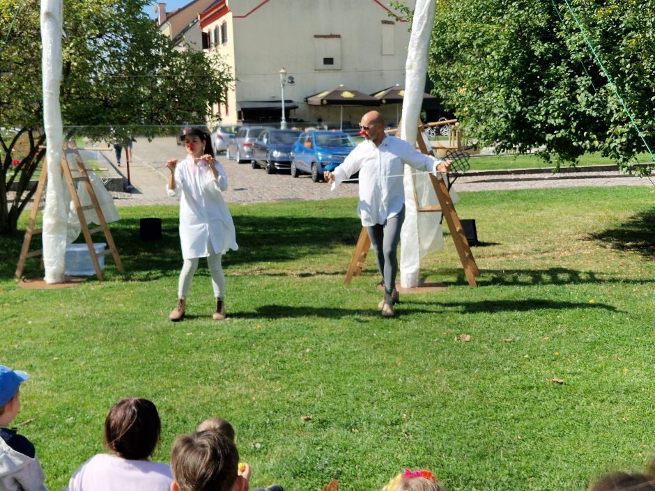 Teatrą uostamiestyje mažieji pažino per klounų pokštus