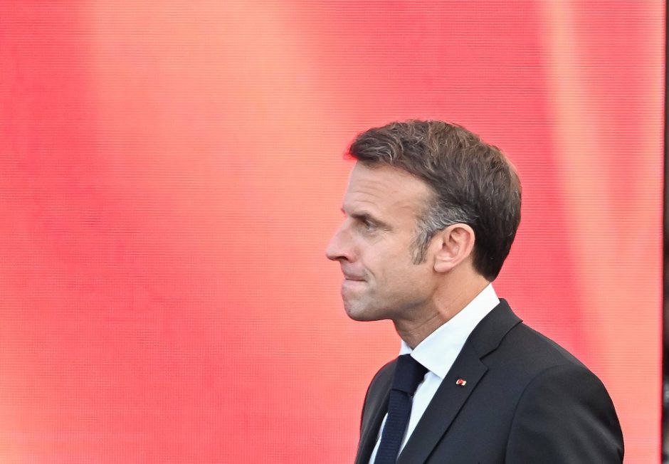 E. Macronas žada eiti pareigas iki 2027 metų kadencijos pabaigos