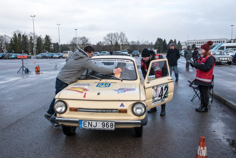 Į veteranų slalomą jau taikosi ir elektromobiliai