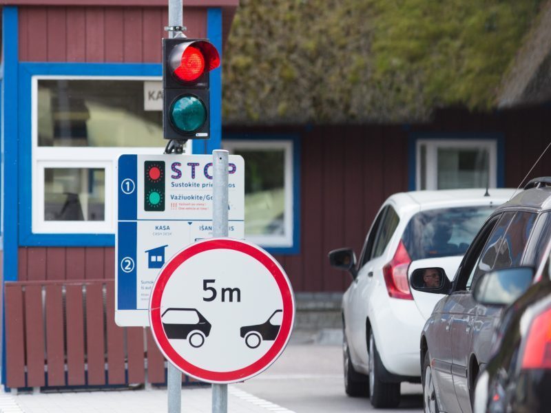 Už įvažiavimą į Neringą per pusmetį surinkta mažiau nei planuota