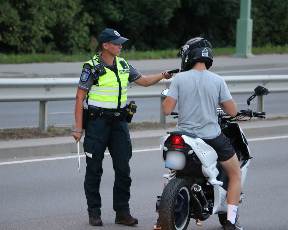 Kauno pareigūnams įkliuvo girtas vairuotojas: prie vairo sėdo, nes pasibaigė cigaretės