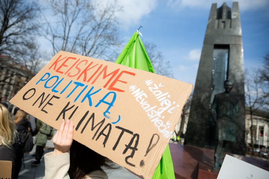 Seimo komitetas siūlo leisti streikuoti ir nepaprastosios padėties metu