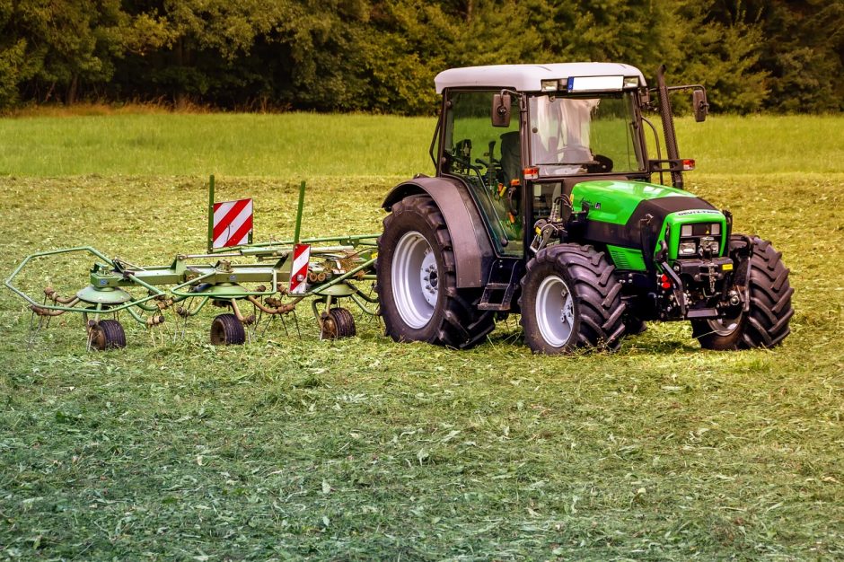 Mechanikas nuteistas už ūkininko traktoriaus pasisavinimą: teks sėdėti belangėje