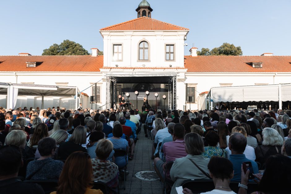 Pažaislio liepų alėjos vakarai | Inga Jankauskaitė ir pianistas Tomas Dičiūnas