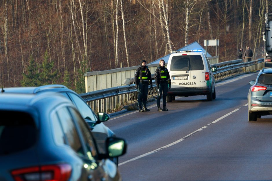 Kauną paralyžiavo avarijos: eismas stovi, kai kurie į darbus eina pėsčiom