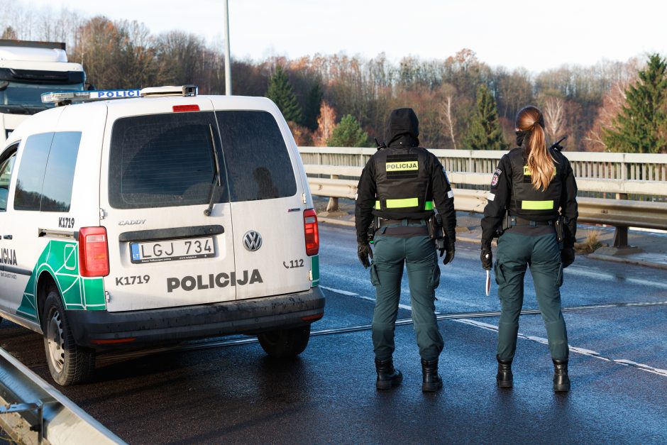 Kauną paralyžiavo avarijos: eismas stovi, kai kurie į darbus eina pėsčiom