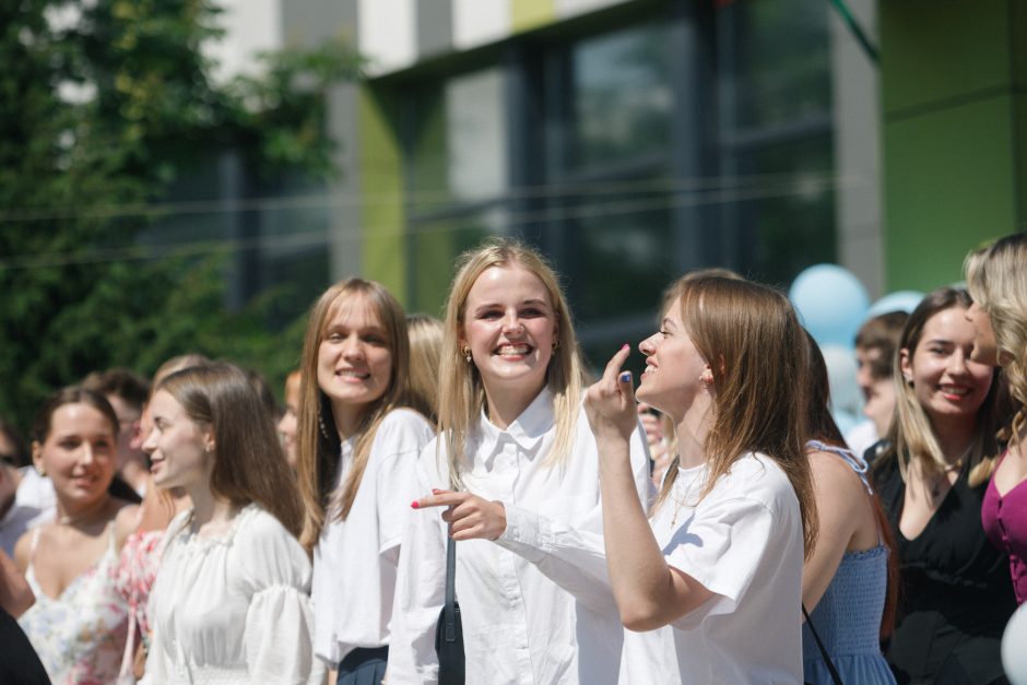 Paskutinis skambutis Kaune: abiturientai ne tik pakilo skrydžiui